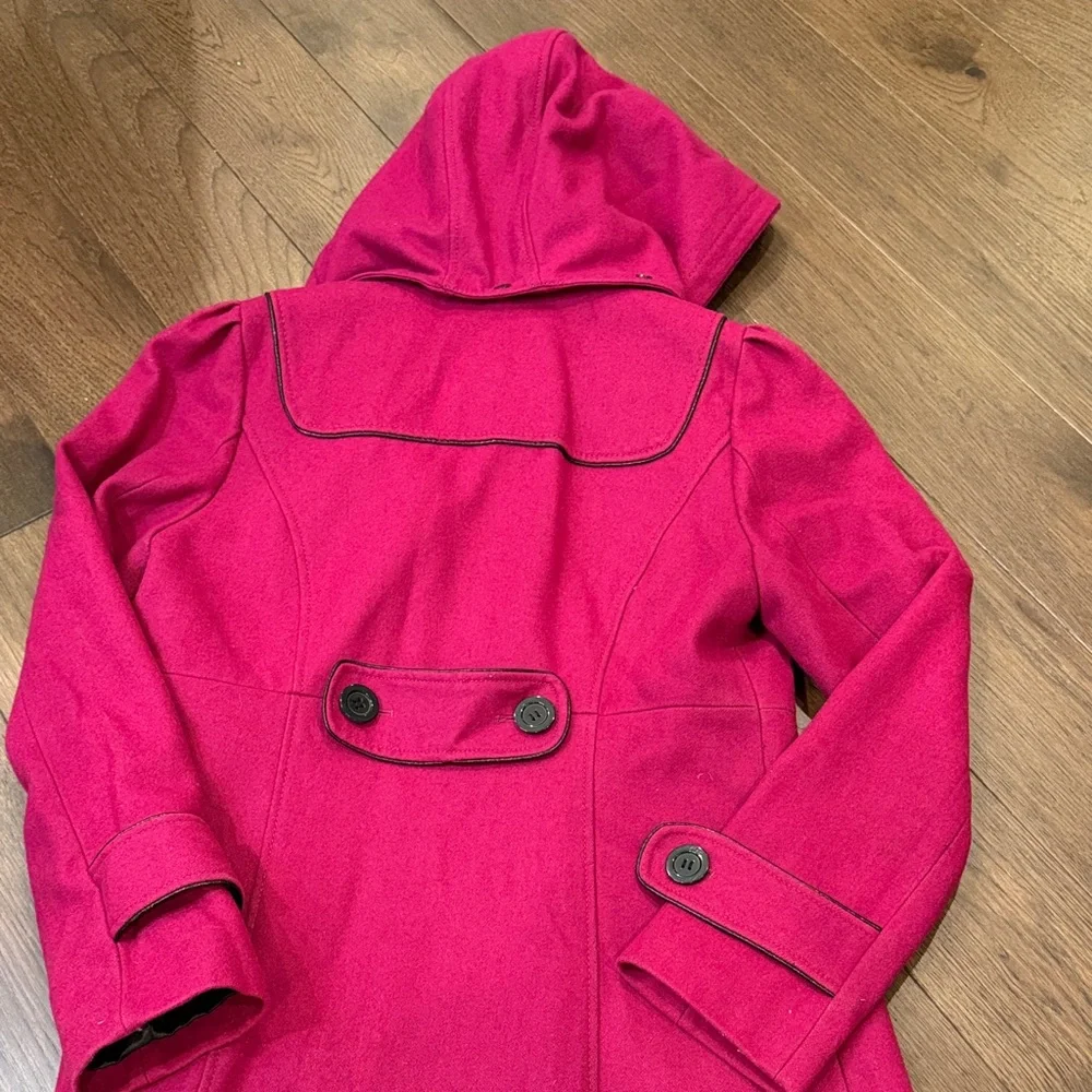 Black Rivet Fuchsia Hooded Toggle Coat Size Medium - C20-003